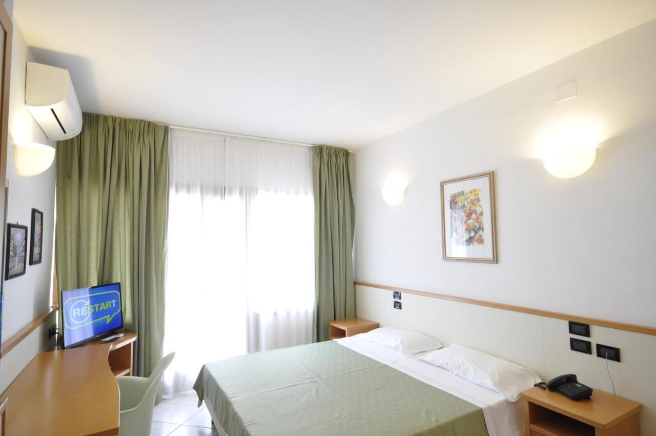 Standard Family Room,1378918685:JPEG