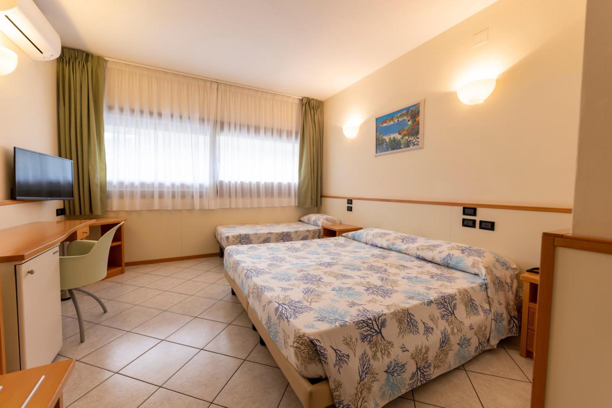 Double or Twin Room,1543540564:JPEG